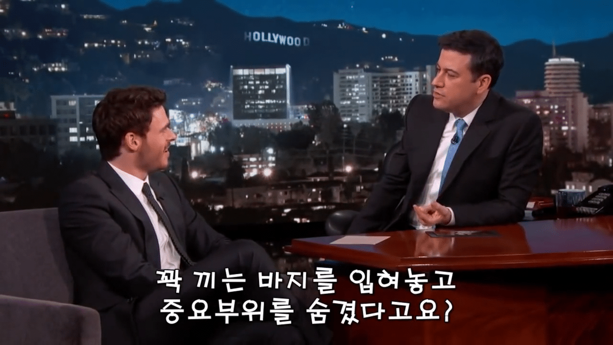 남자배우들이 꽉 끼는 타이즈를 입을때 중요부위를 가리는 방법.jpg | 인스티즈