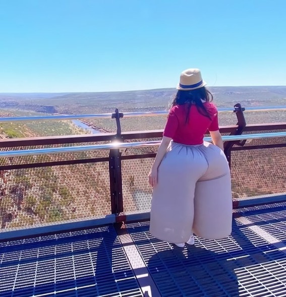 와이드팬츠 입고 여행갔는데 사진 다 이따구로 찍혀있으면 어떨지 말해보는 달글 | 인스티즈