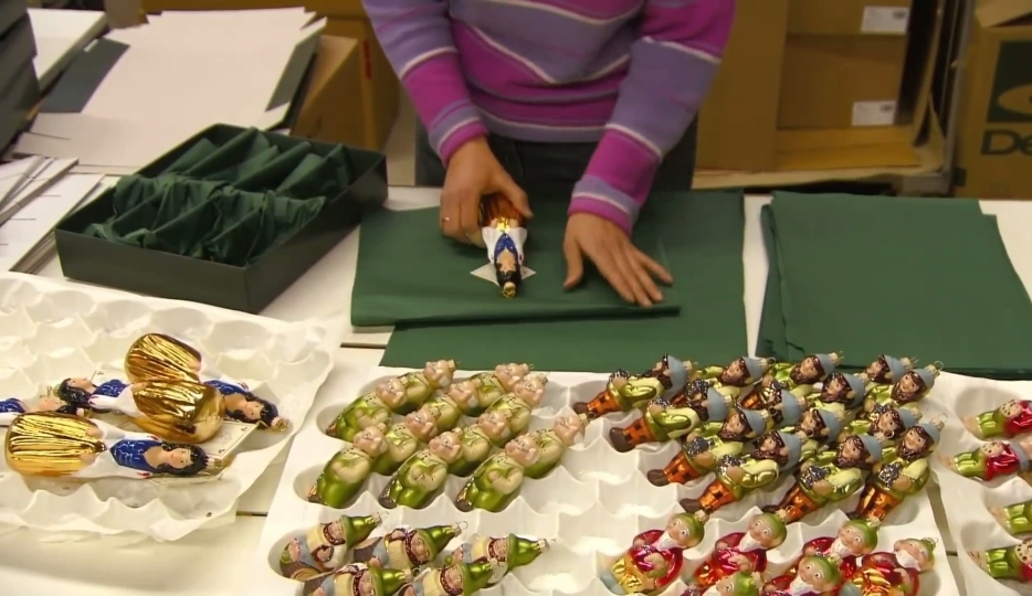 크리스마스 트리의 오너먼트는 어떻게 만들어질까?...gif | 인스티즈