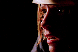 친구들이랑 동굴 탐험갔다가 이상한 동굴에 빠졌는데 갑자기 친구들이 하나 둘씩 죽어가..gif | 인스티즈