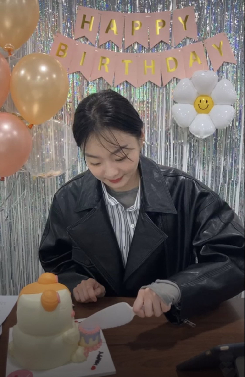 햄스터 머리를 자를 순 없어서 케이크 속 케이크를 자르는 김다미.. | 인스티즈