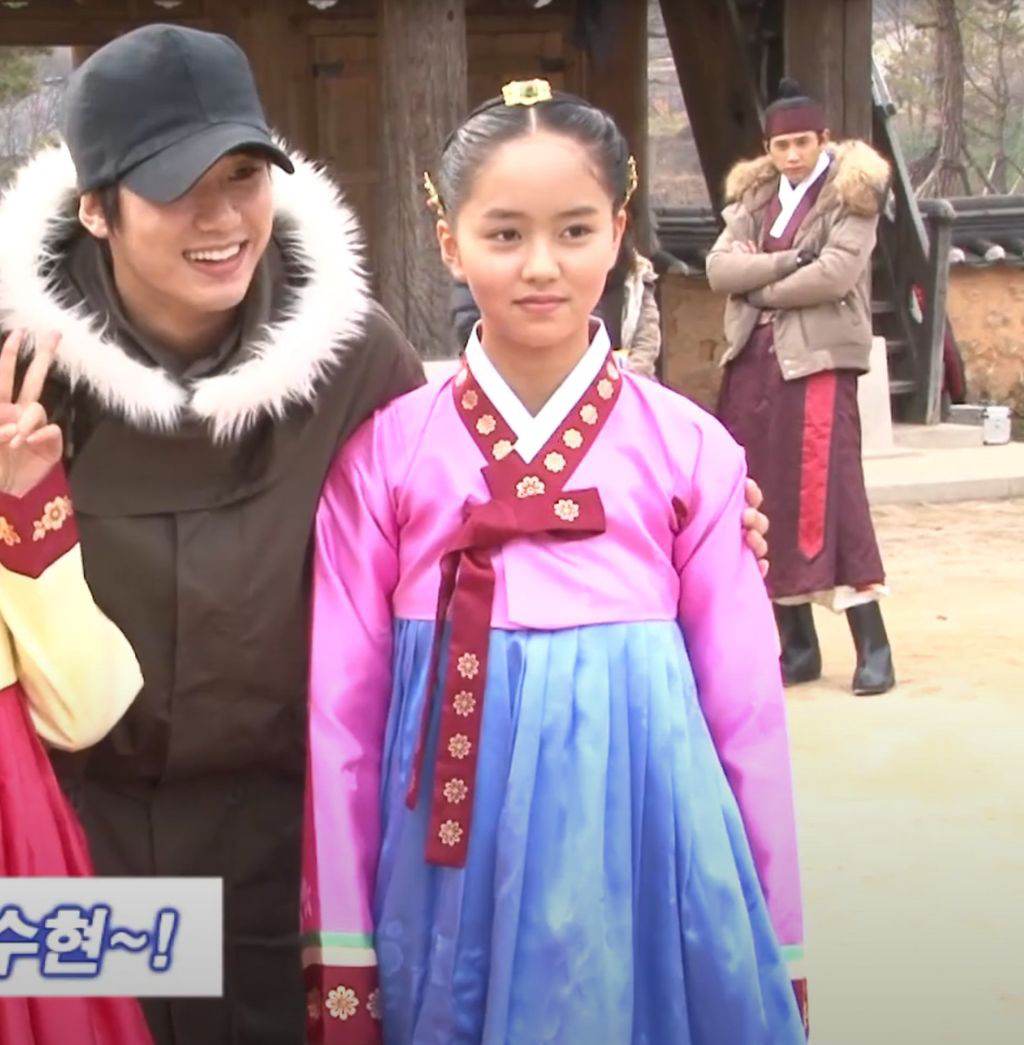 해품달 시절 김수현과 전재준 투샷.jpg - 악플달면 쩌리쩌려버려... 차분한 20대들의 알흠다운 공간 해품달 시절 김수현과 전재준 투샷.jpg