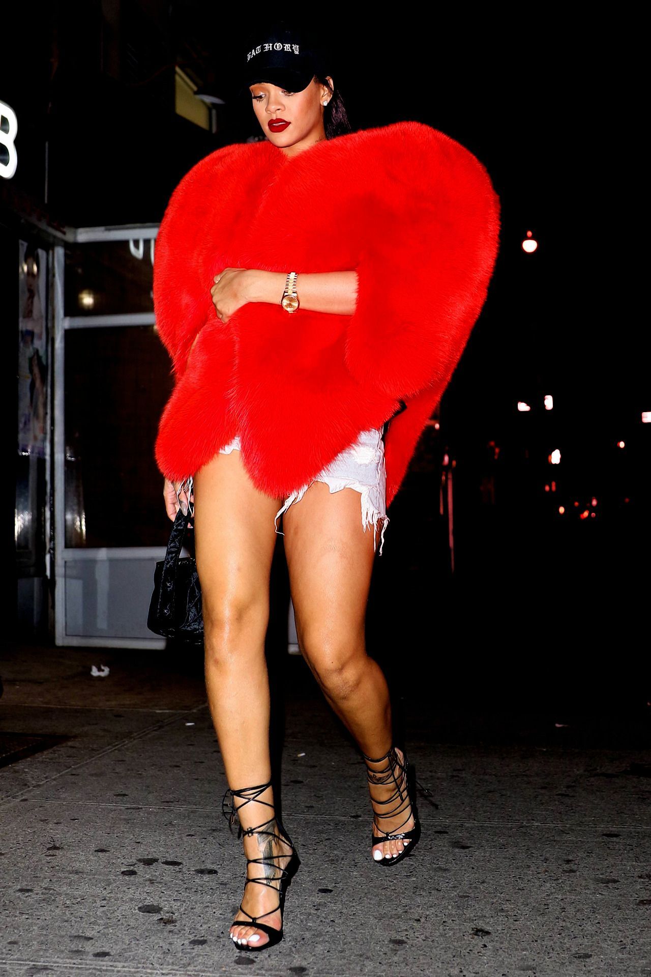 리한나가 거의 10년째 안 버리고 있는 바지 | 인스티즈