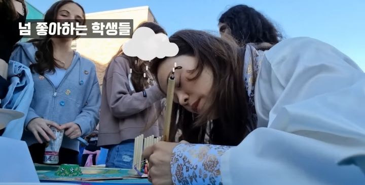 한 유튜버가 미국 학교에서 한국 홍보하는 법.jpg | 인스티즈