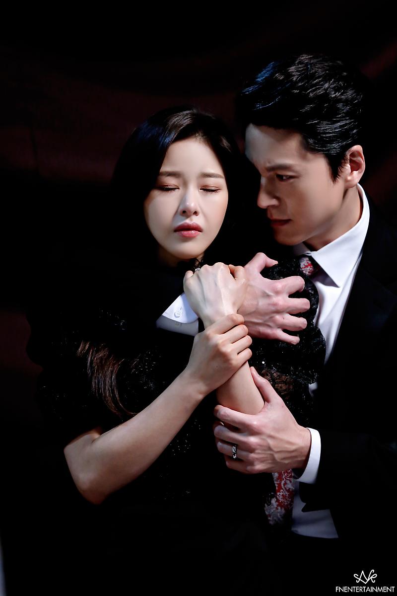 얼굴에 집착하는 사이코 남편 vs 남을 죽은 부인 얼굴로 성형시키는 의사로 화제였던 드라마 | 인스티즈