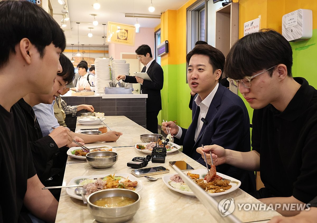 오늘도 7,500원에 밥 해결하는 이준석 | 인스티즈