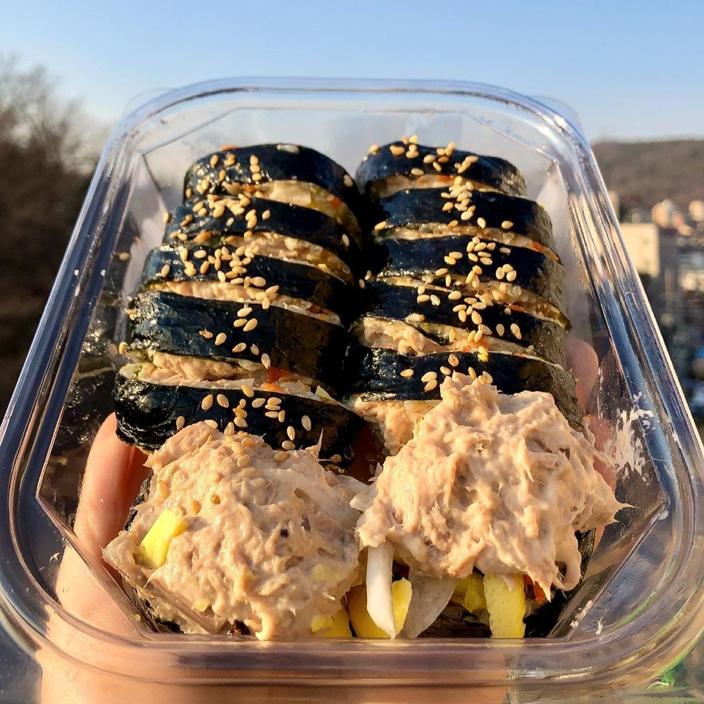 신촌에서 꼭 먹어야 한다는 김밥 - 악플달면 쩌리쩌려버려 - ＊여성시대＊ 차분한 20대들의 알흠다운 공간 신촌에서 꼭 먹어야 한다는 김밥
