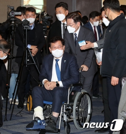 이재명이 대선후보 되고 싶어서 송영길을 때려서 깁스한거라며? | 인스티즈