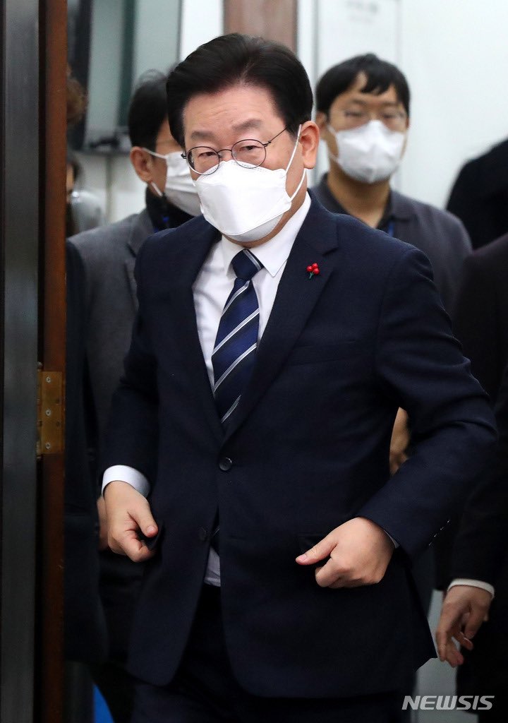 이재명이 무의식적으로 자주 하는 행동 | 인스티즈