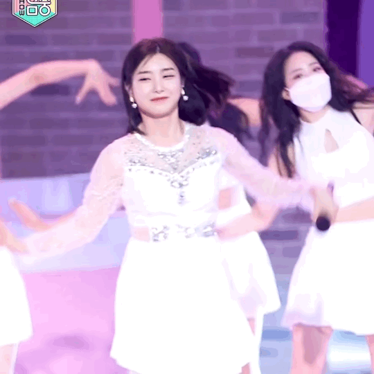 무명에 가깝던 시절과 달리 표정 완전 행복해보이는 브레이브 걸스 유나...jpgif (단발👩🏻) | 인스티즈