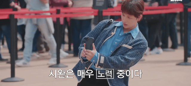 서로 사진 찍어주는 정해인 임시완 | 인스티즈