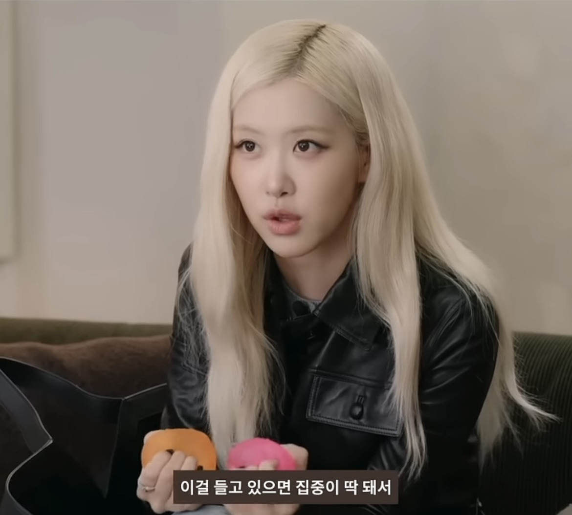 소소하게 유행중인 블핑 로제 애장품.jpg | 인스티즈