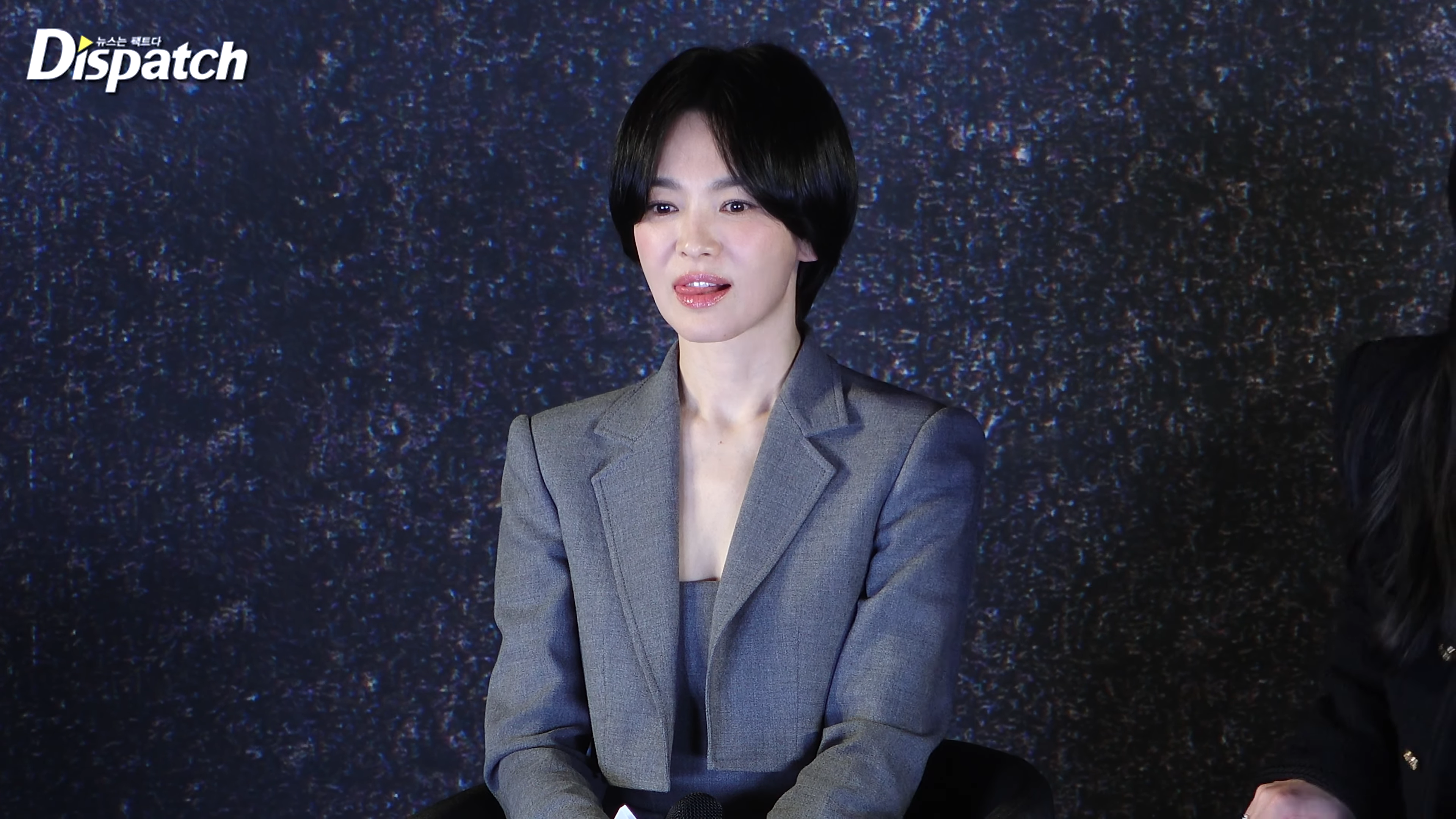 오행시에 깊생하는 송혜교 표정 변화 | 인스티즈