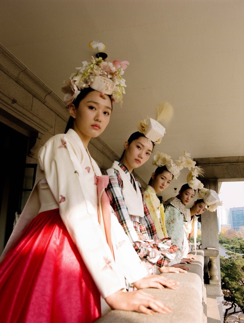 한복 홍보 의도라던 청와대 보그 화보 속 일본 디자이너 의상.jpg | 인스티즈
