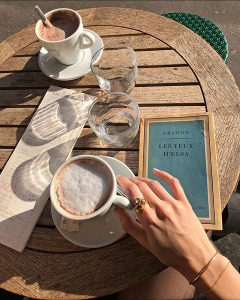 가을엔 따뜻한 라떼 한 잔과 함께 책을 읽어볼까요 ☕️📖 | 인스티즈