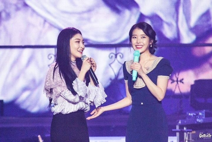 아이유 여돌이랑 있을 때 교생쌤되는 모먼트 좋아하는 달글 | 인스티즈