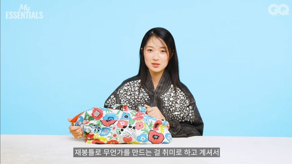 김혜윤이 자랑하는 초초초 한정판 커스텀백 | 인스티즈