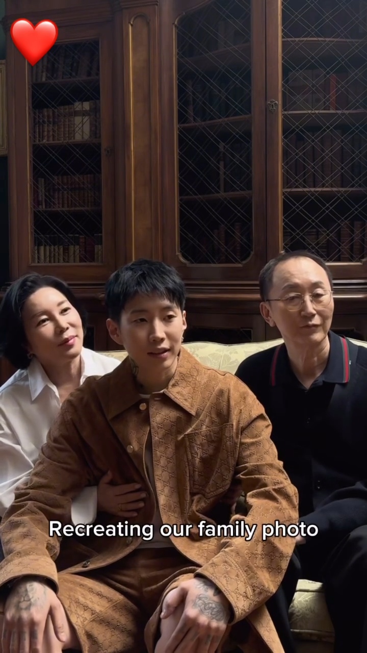 구찌 계정에 올라온 박재범 가족 화보 | 인스티즈