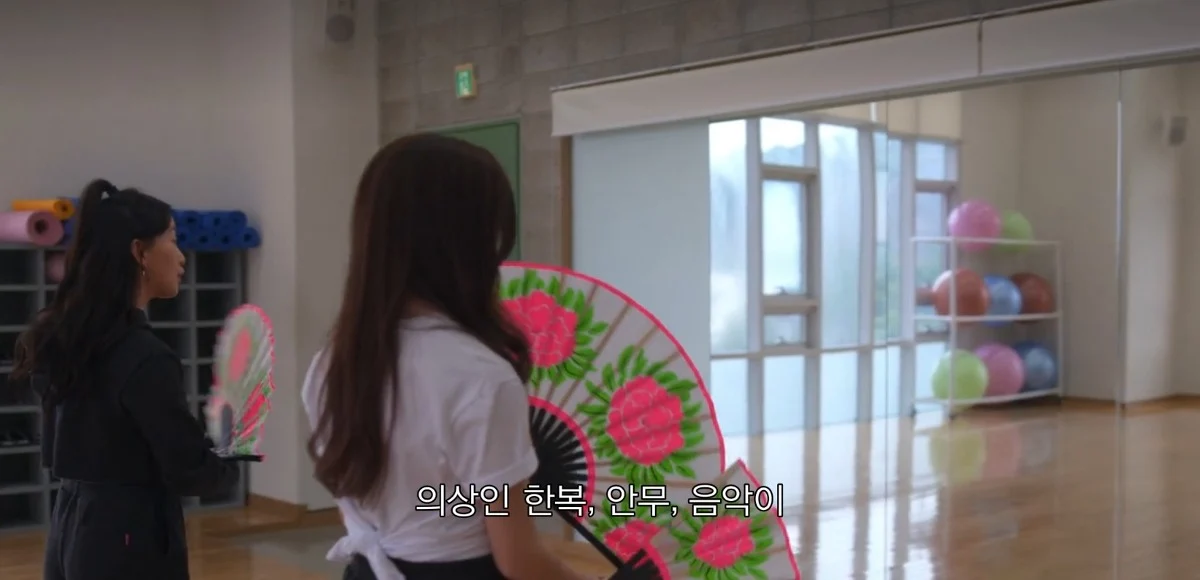 한국인들 기겁하는 중인 한국 배경 넷플 하이틴 미드 상태..jpg | 인스티즈