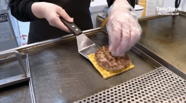 이삭토스트 만드는중.gif | 인스티즈