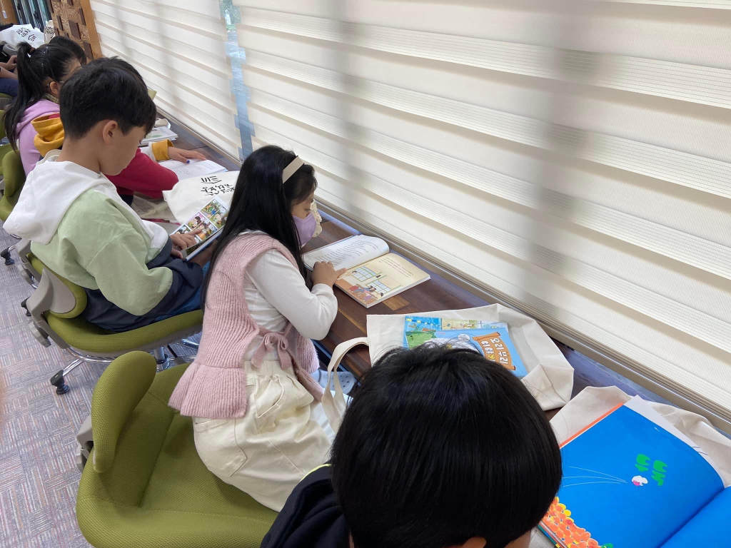 독서문화 확산과 공익 연대사업에 진심인듯한 평산책방.jpg | 인스티즈