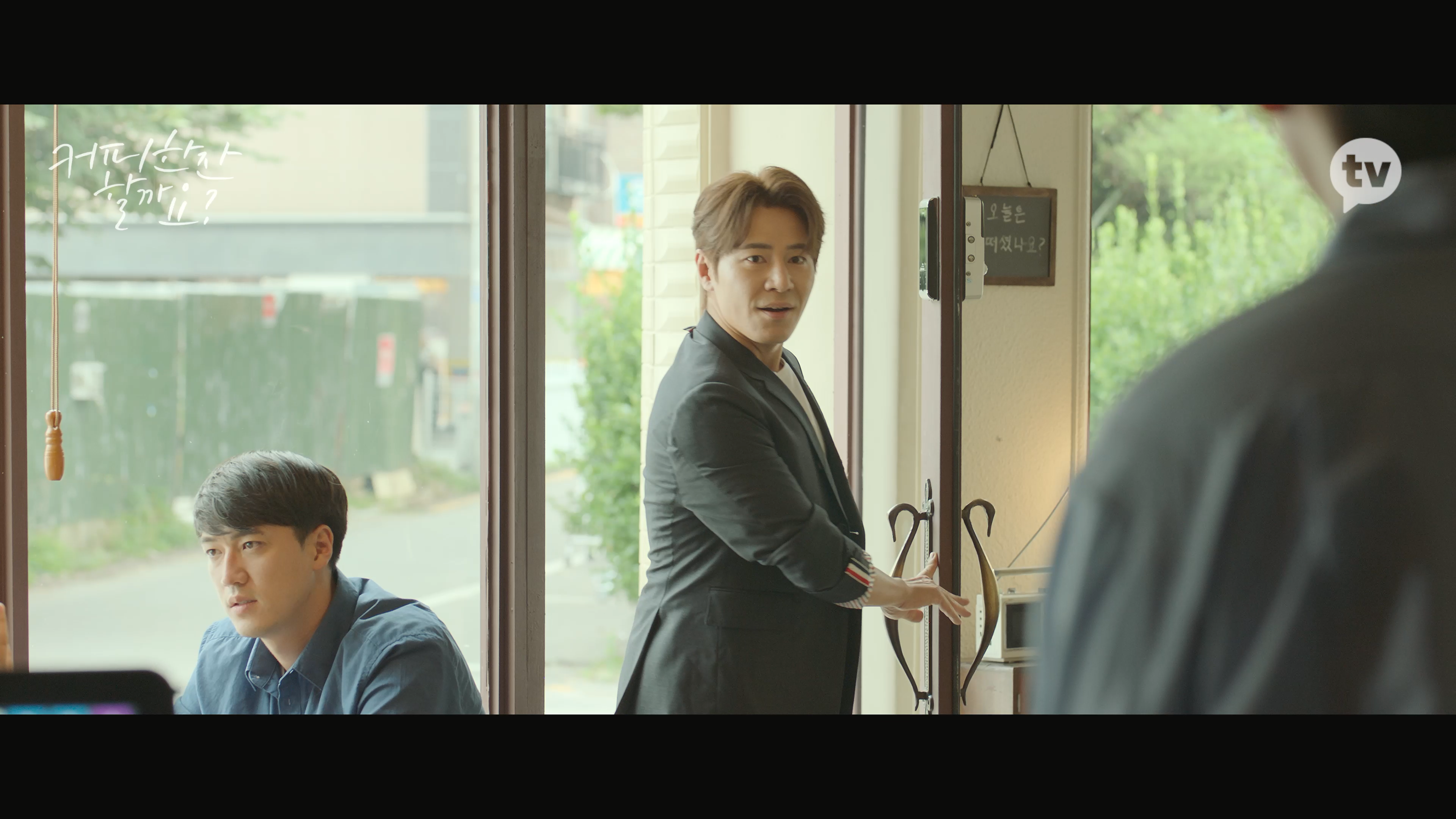 우리 카페에 매일 오는 손님이 있는데 완전 진상임.jpg | 인스티즈