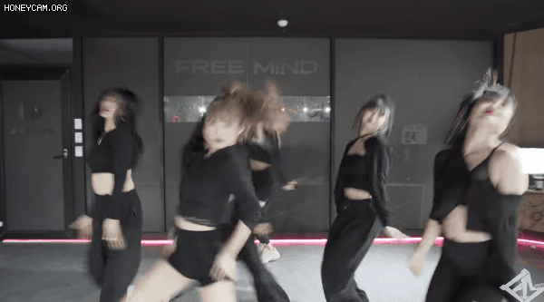 안무 후보만 무려 3개였다는 스테이씨 아이사 파트 .gif | 인스티즈