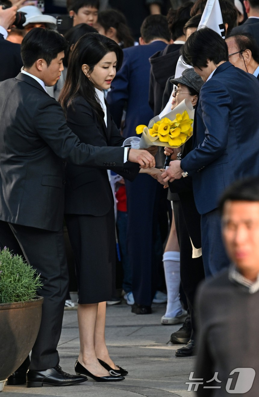 [포토] '대국민 사과는 없다' | 인스티즈