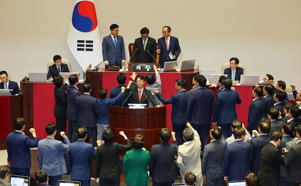 이 정권의 끝이 어떨지 너무 궁금하다 | 인스티즈