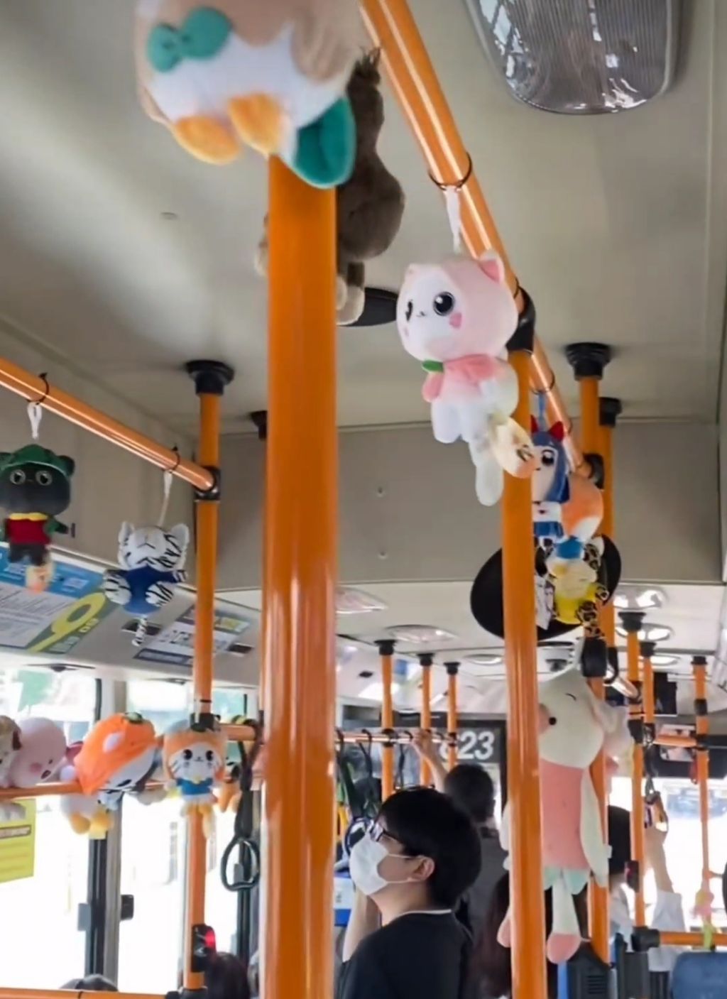 대구에 있다는 인형 주렁주렁 버스 | 인스티즈