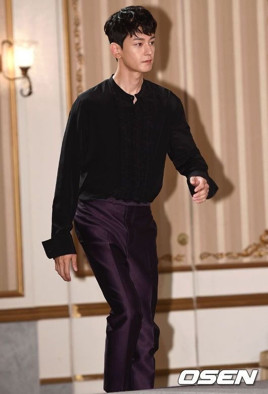 한복옷깃 이미지