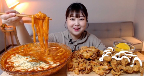 흔한 먹방 유튜버의 댕댕이 jpg | 인스티즈