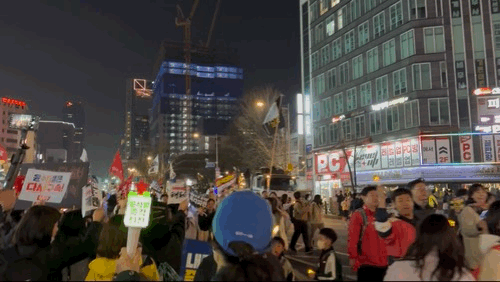 1호차 행진 끝나갈 때 막호차 사람들이 출발했던 🇰🇷윤석열 탄핵 찬성집회 행진(3/22) | 인스티즈