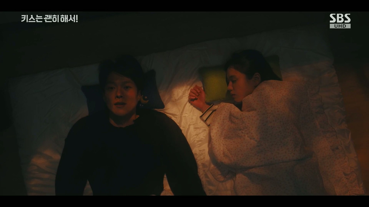 [키스는괜히해서] 동굴 속에서도, 자기 집에 찾아왔을때도, 같은 방에서 잤을때도 눈물 참았는데.jpg | 인스티즈