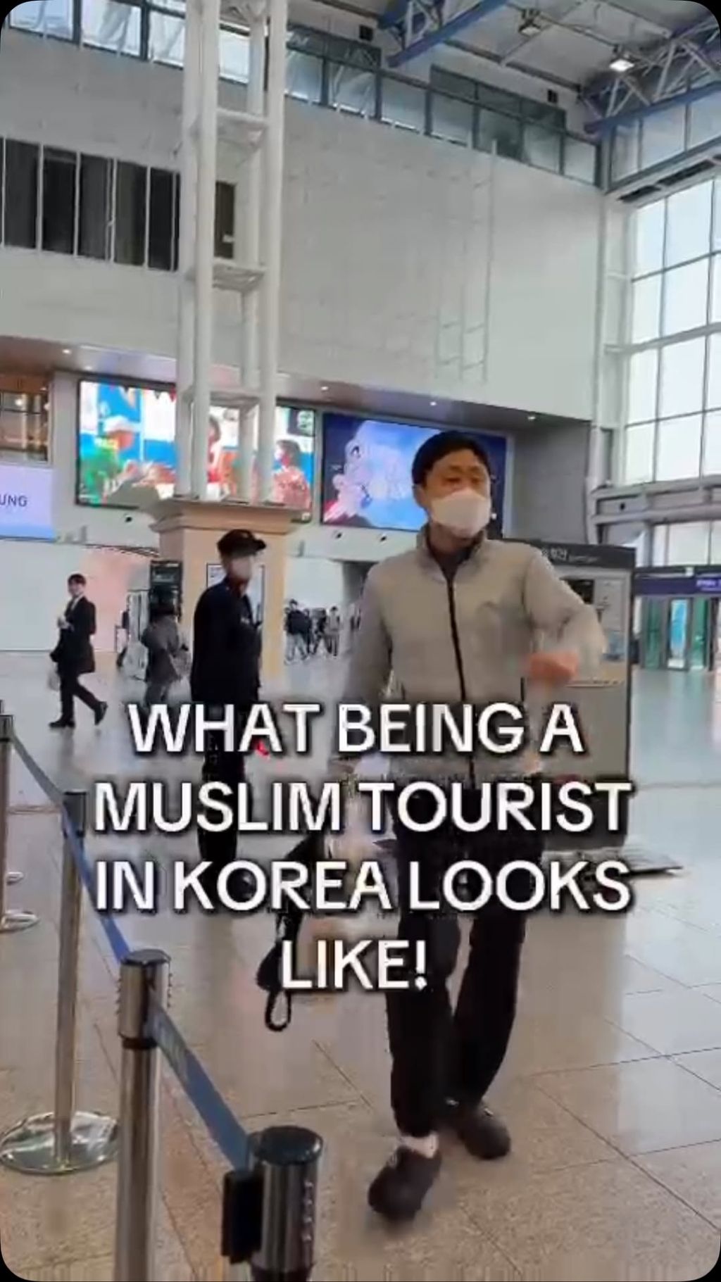 여성관광객들한테 ㅆ년들 이라며 발길질하는 한국아저씨 + 제대로 막지않는 보안요원 | 인스티즈