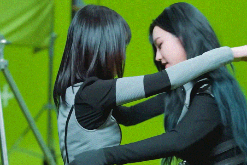 에스파 윈터 가뿐하게 공주님 안기 성공하는 지젤 보고 호기롭게 도전하는 카리나 | 인스티즈