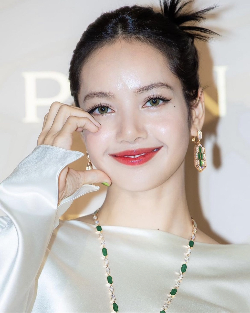 앞머리 완전히 깐 블랙핑크 리사 - 악플달면 쩌리쩌려버려 - ＊여성시대＊ 차분한 20대들의 알흠다운 공간