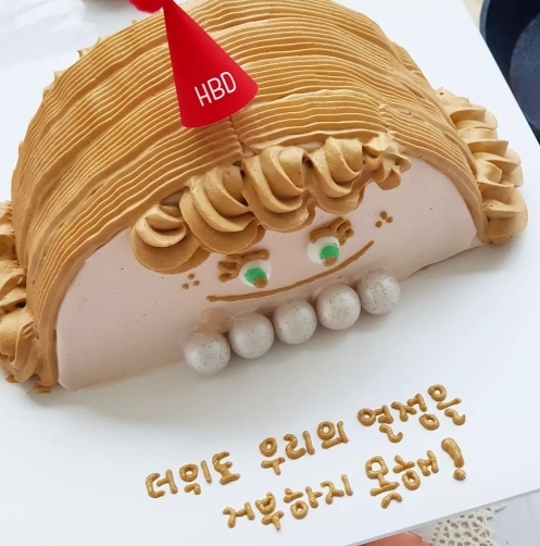 요즘 케이크 전문점에서 많이 보이는 케이크 | 인스티즈