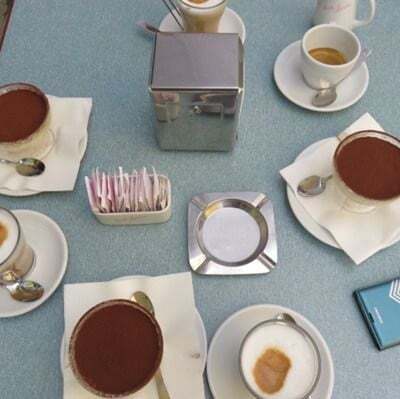 웨스 앤더슨 감독이 디자인한 카페의 인테리어 디테일.jpg | 인스티즈