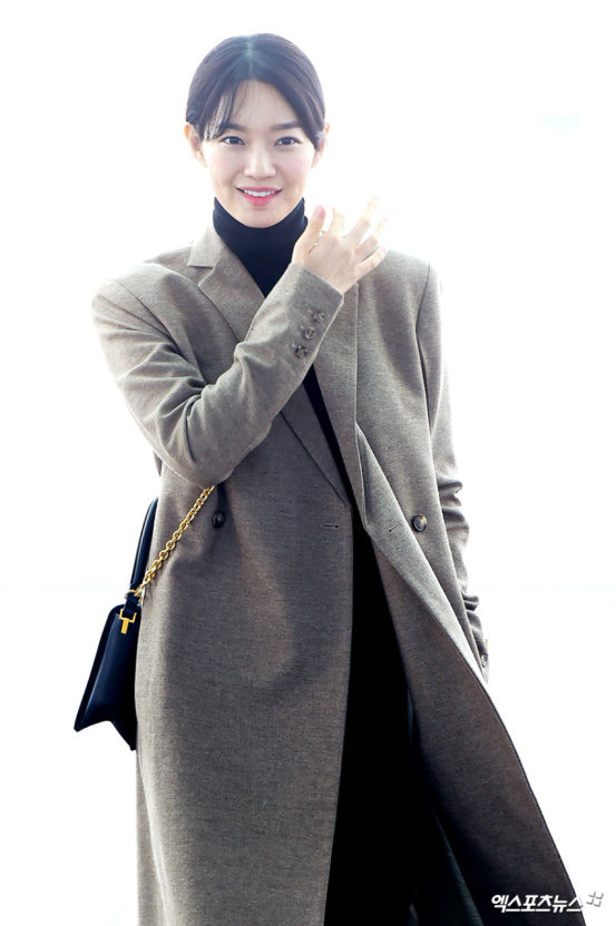 신민아 2018년도 공항패션 | 인스티즈