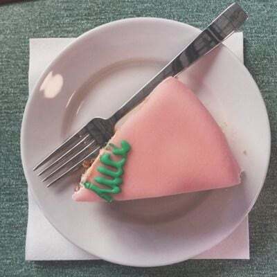 웨스 앤더슨 감독이 디자인한 카페의 인테리어 디테일.jpg | 인스티즈