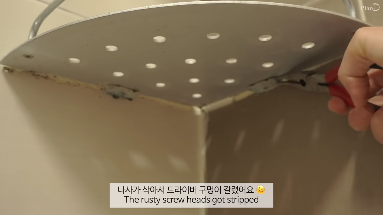 야무지다는 반응 많은 어떤 브이로거의 화장실 셀프 보수 (스압주의) | 인스티즈