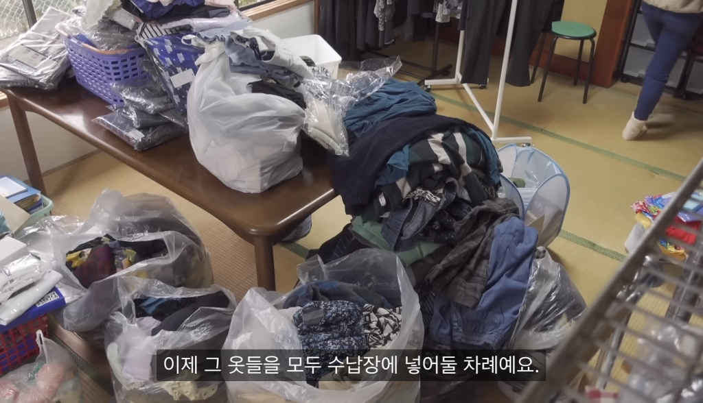 28년 넘게 정리안한 맥시멀리스트 부모님 집 4년에 걸쳐 정리한 딸 | 인스티즈