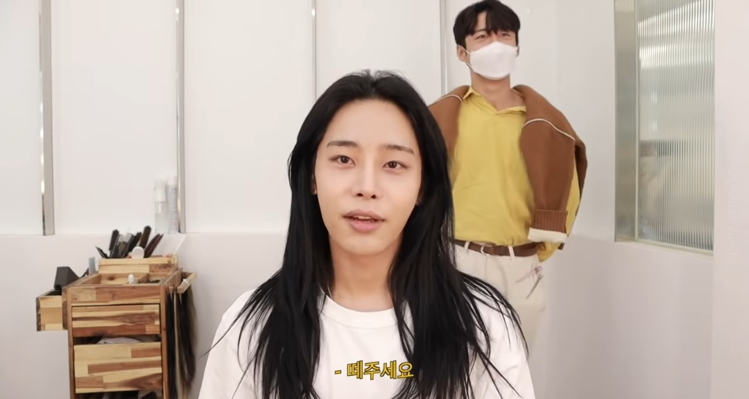 일주일 간 장발로 머리 붙이기 챌린지 한 남자 유투버(+두 번째 도전) | 인스티즈