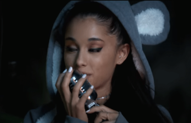 아리아나 그란데 꼬셔서 박자놓치게 만든 마성의 마일리 사이러스 | 인스티즈