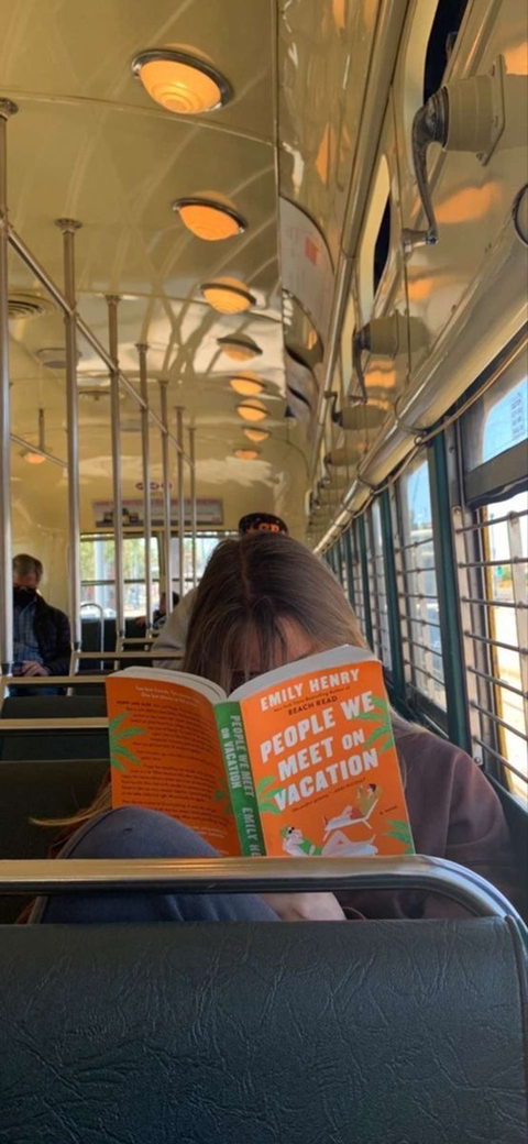 가을엔 따뜻한 라떼 한 잔과 함께 책을 읽어볼까요 ☕️📖 | 인스티즈