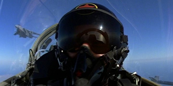 탑건 2 후기 중에 종종 꼴렸다는 후기 보이는 엑스트라 2명 | 인스티즈