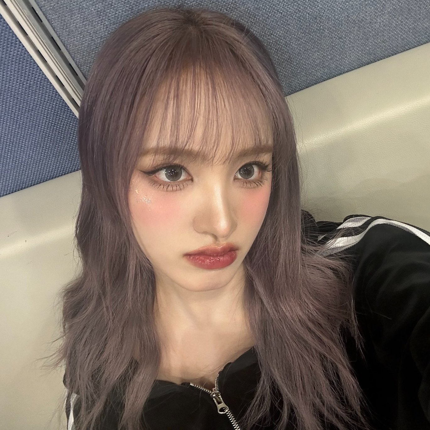 호불호 극명하게 갈리는 요즘 아이돌 오버립 메이크업.twt | 인스티즈