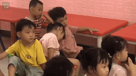 남주가 노랑인지 핑크인지 보는 사람마다 관점이 다르다는 짤 gif | 인스티즈