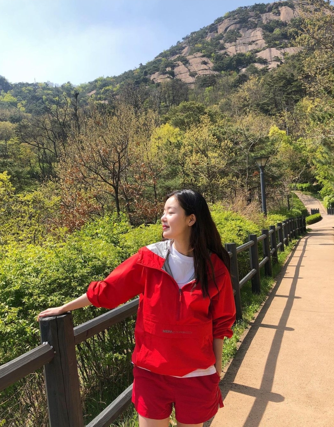 막걸리 먹으려고 등산하는 한선화.........jpg | 인스티즈